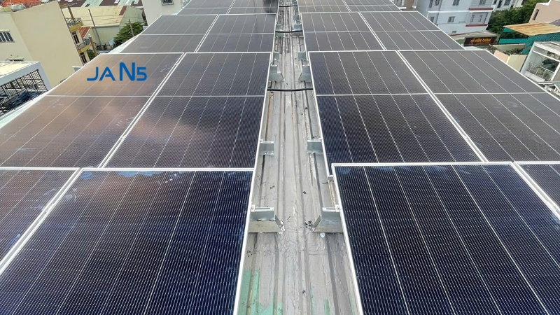 Công Nghệ Half-Cell trên tấm pin thể hiện trong datasheet sản phẩm