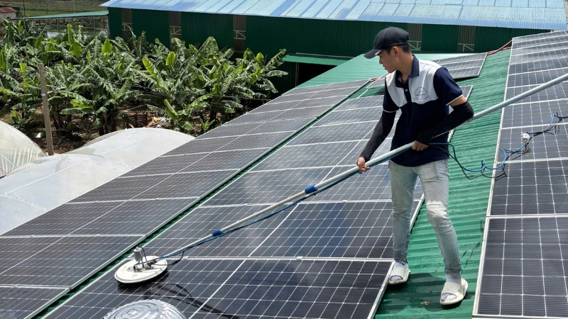 Cách vệ sinh tấm pin năng lượng mặt trời