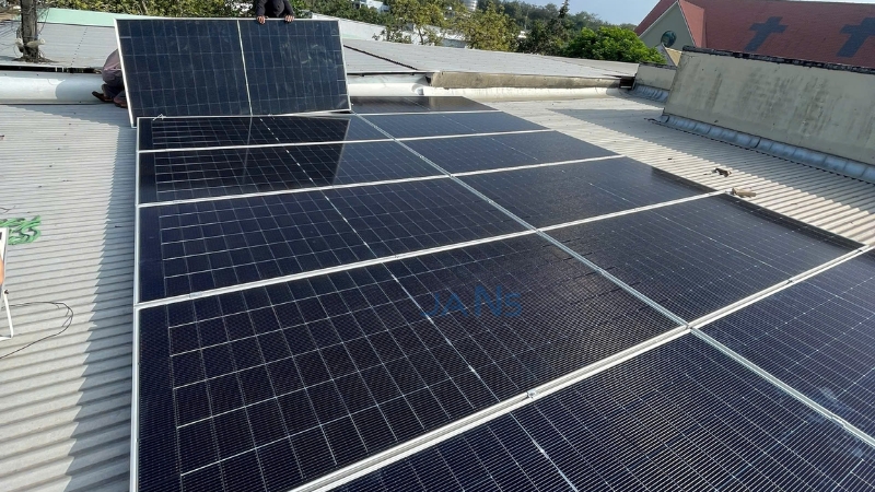 Nguyên lý hoạt động của pin mặt trời hai mặt kính