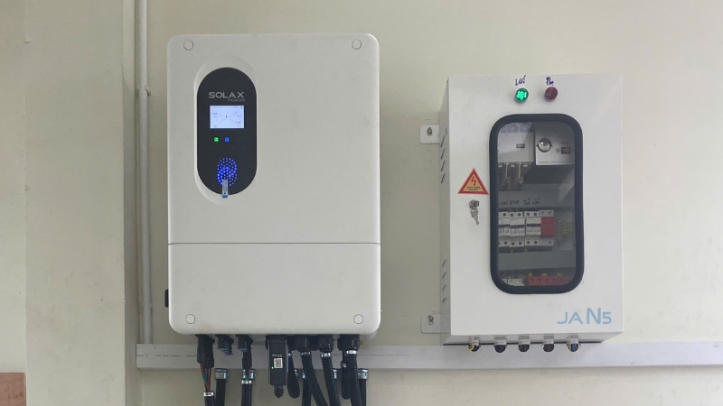 Công dụng của tủ điện Hybrid 12kW 1 Phase